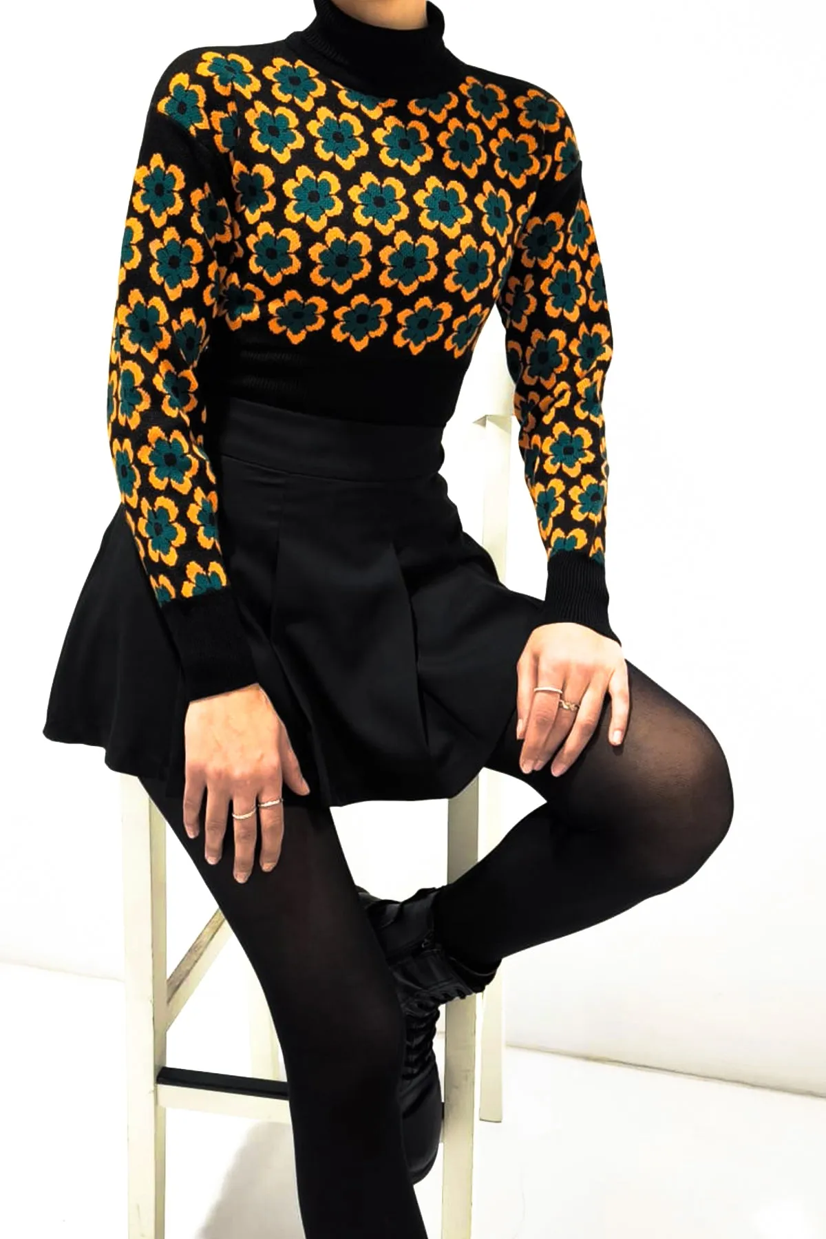 15801 boğazli desenli crop kazak