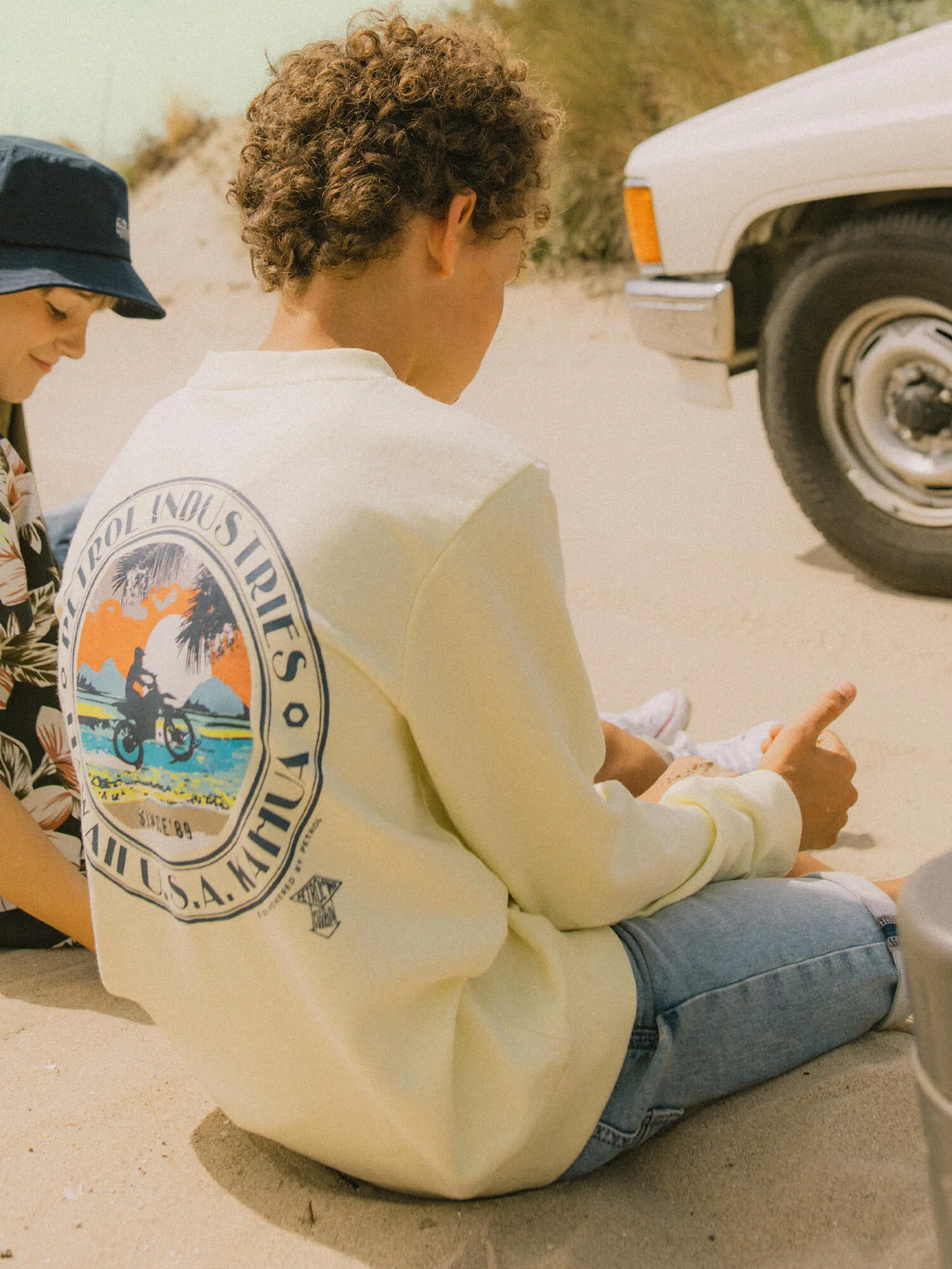 Artwork Sweater Scoot