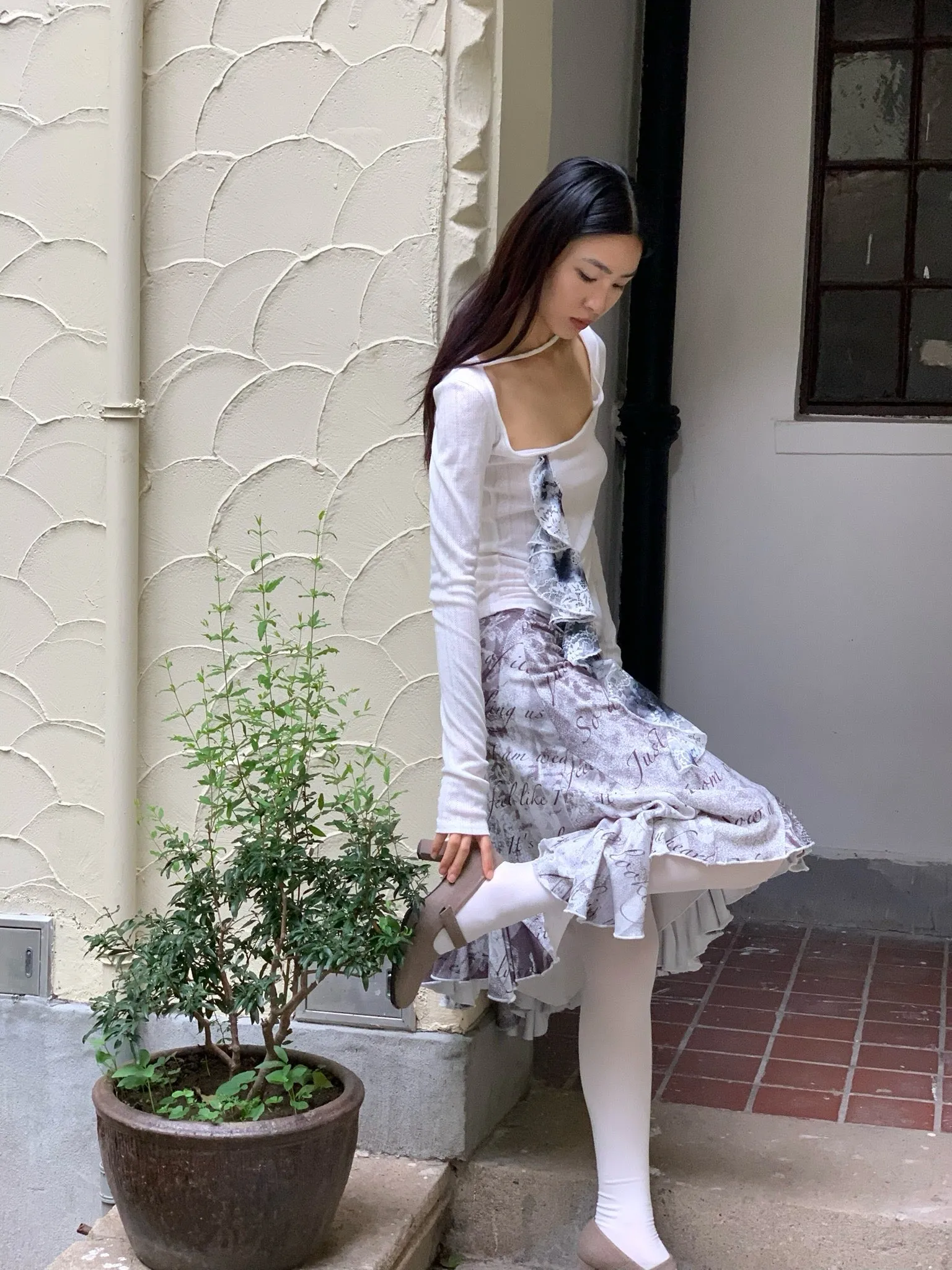 Ballerina white lace long-sleeved top with large round neckline