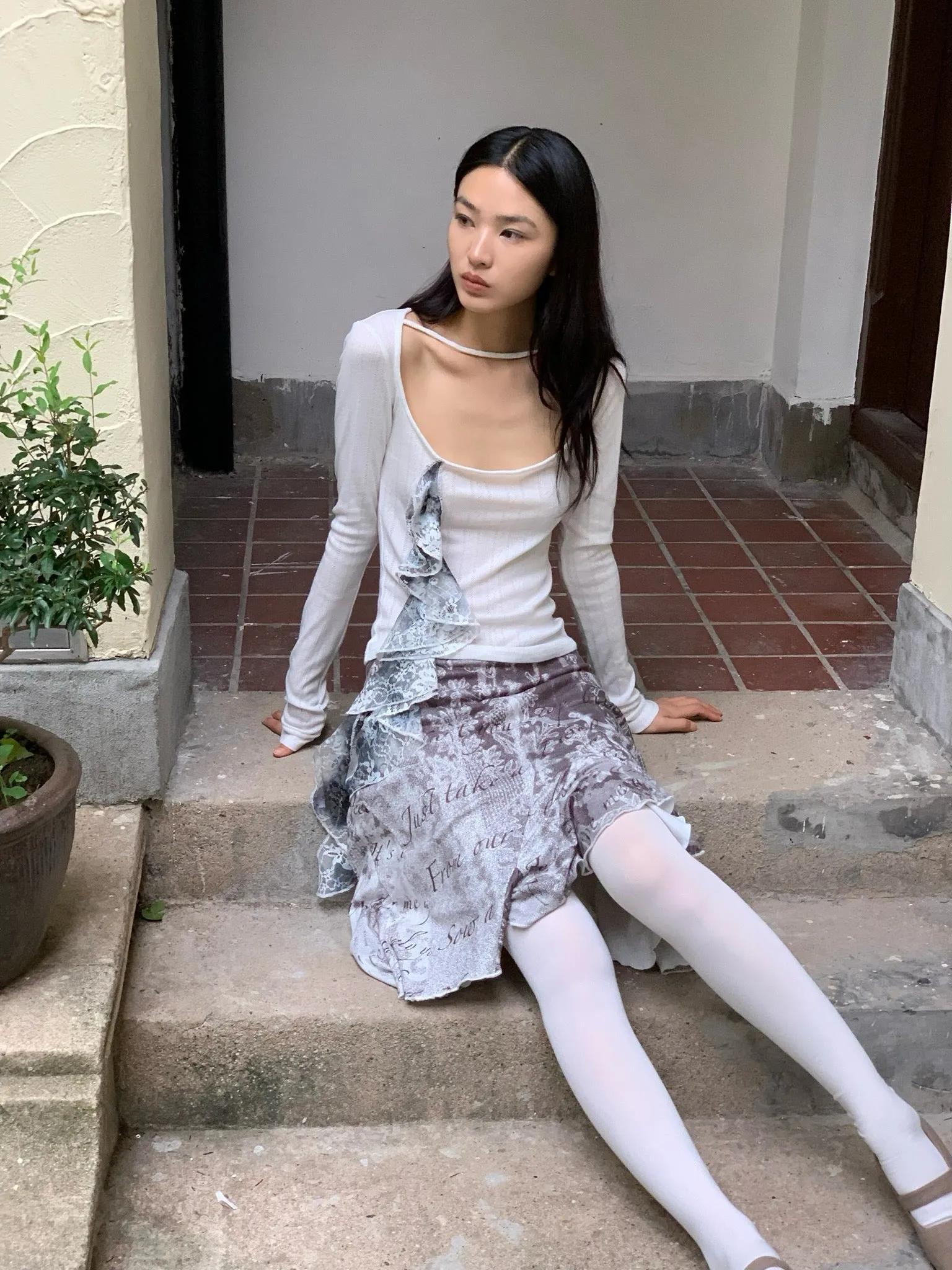 Ballerina white lace long-sleeved top with large round neckline