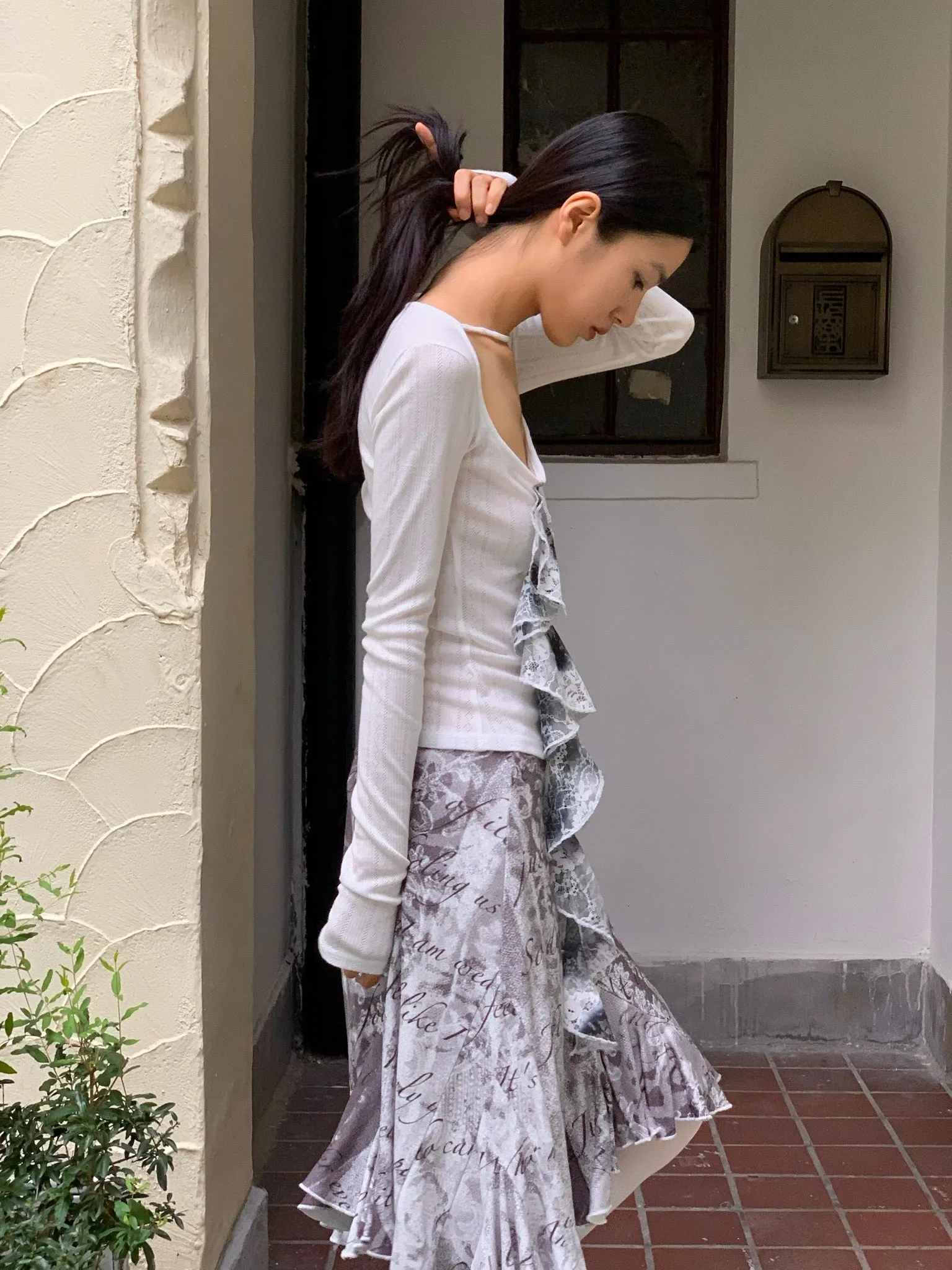Ballerina white lace long-sleeved top with large round neckline