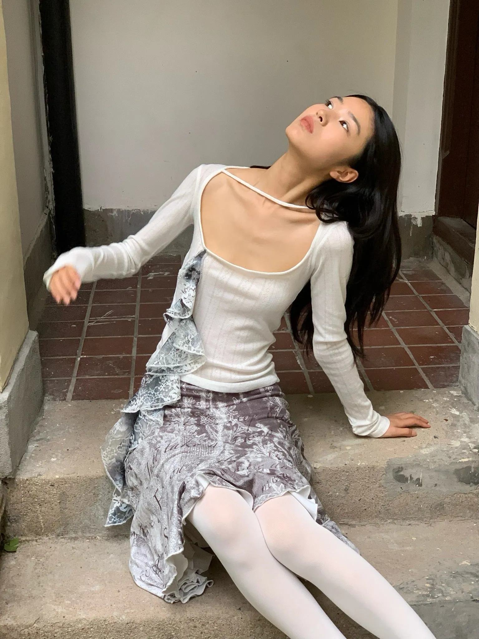 Ballerina white lace long-sleeved top with large round neckline