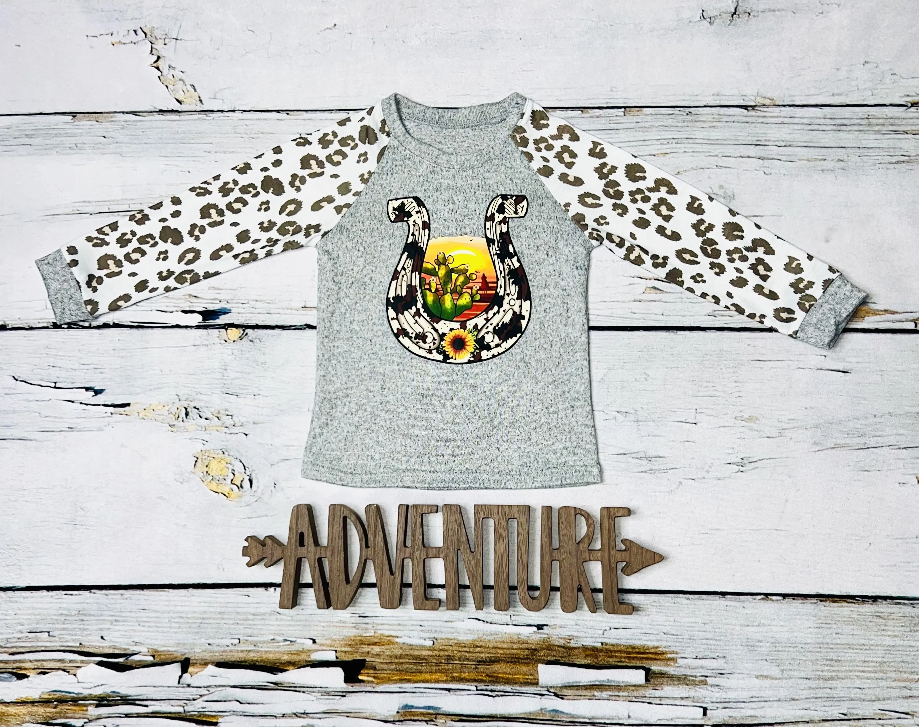 Cowhide horseshoe w/cactus & sunflower long sleeve top DLH0824-23
