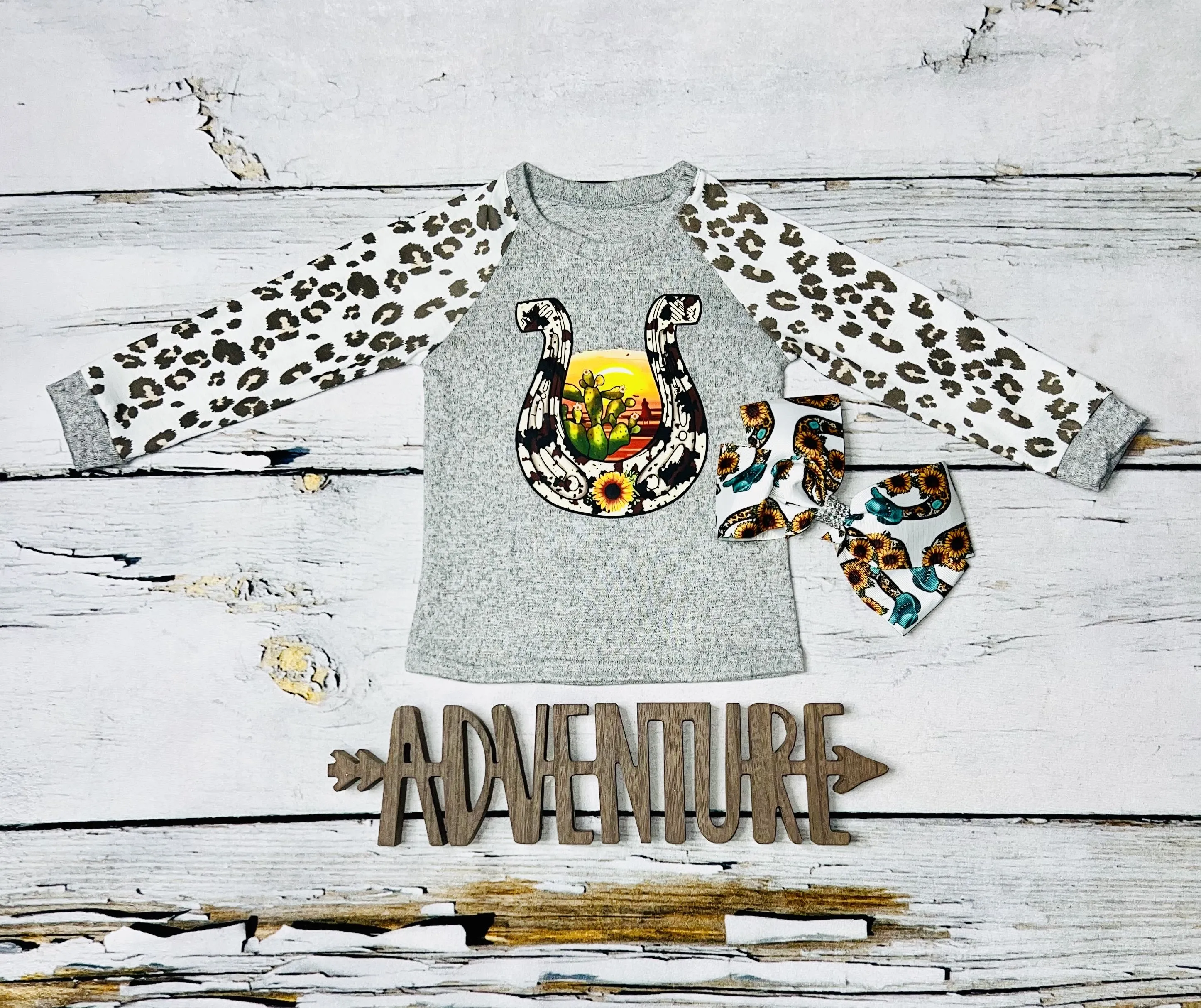 Cowhide horseshoe w/cactus & sunflower long sleeve top DLH0824-23
