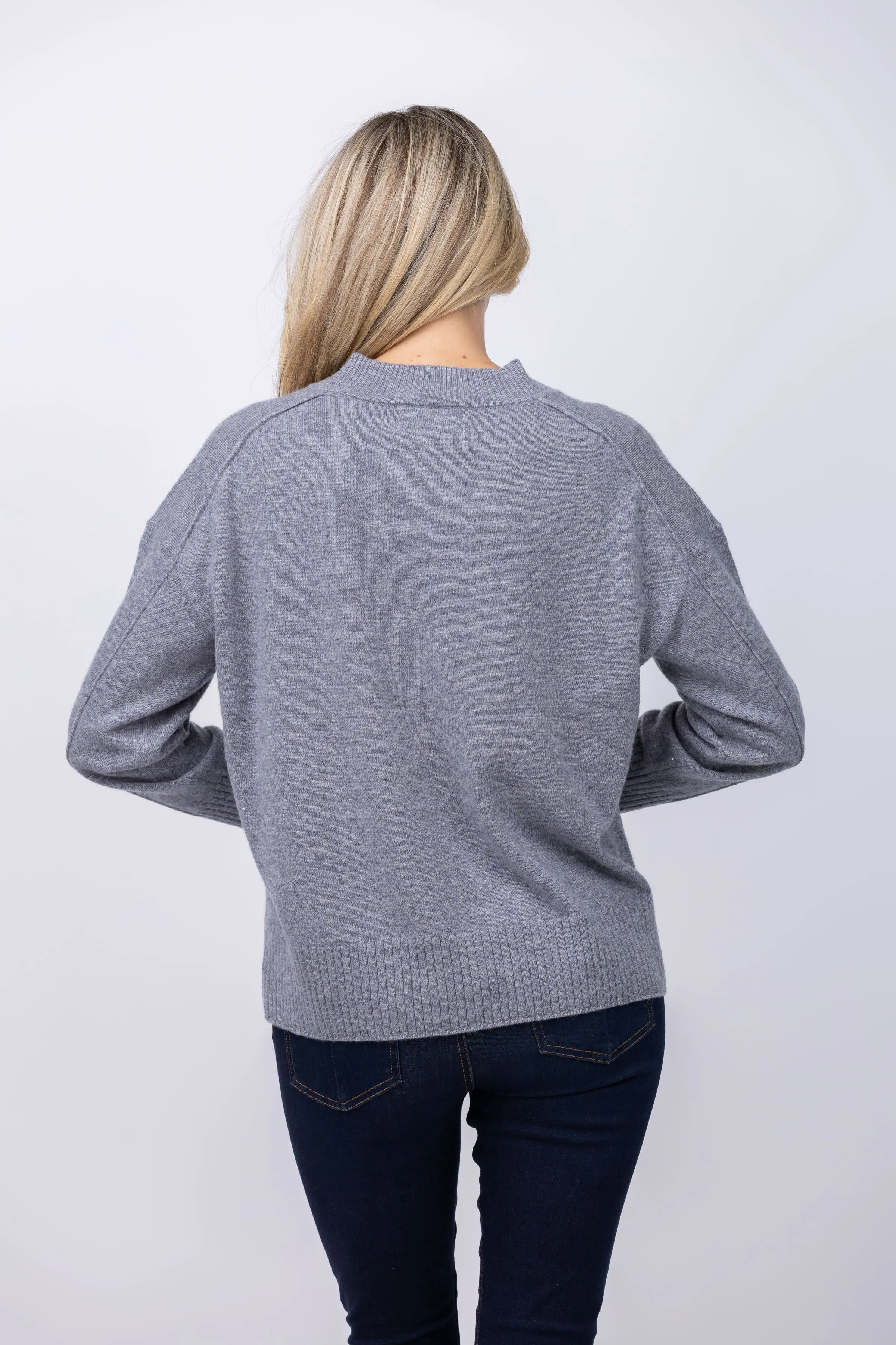 DH New York V-Neck in Monument