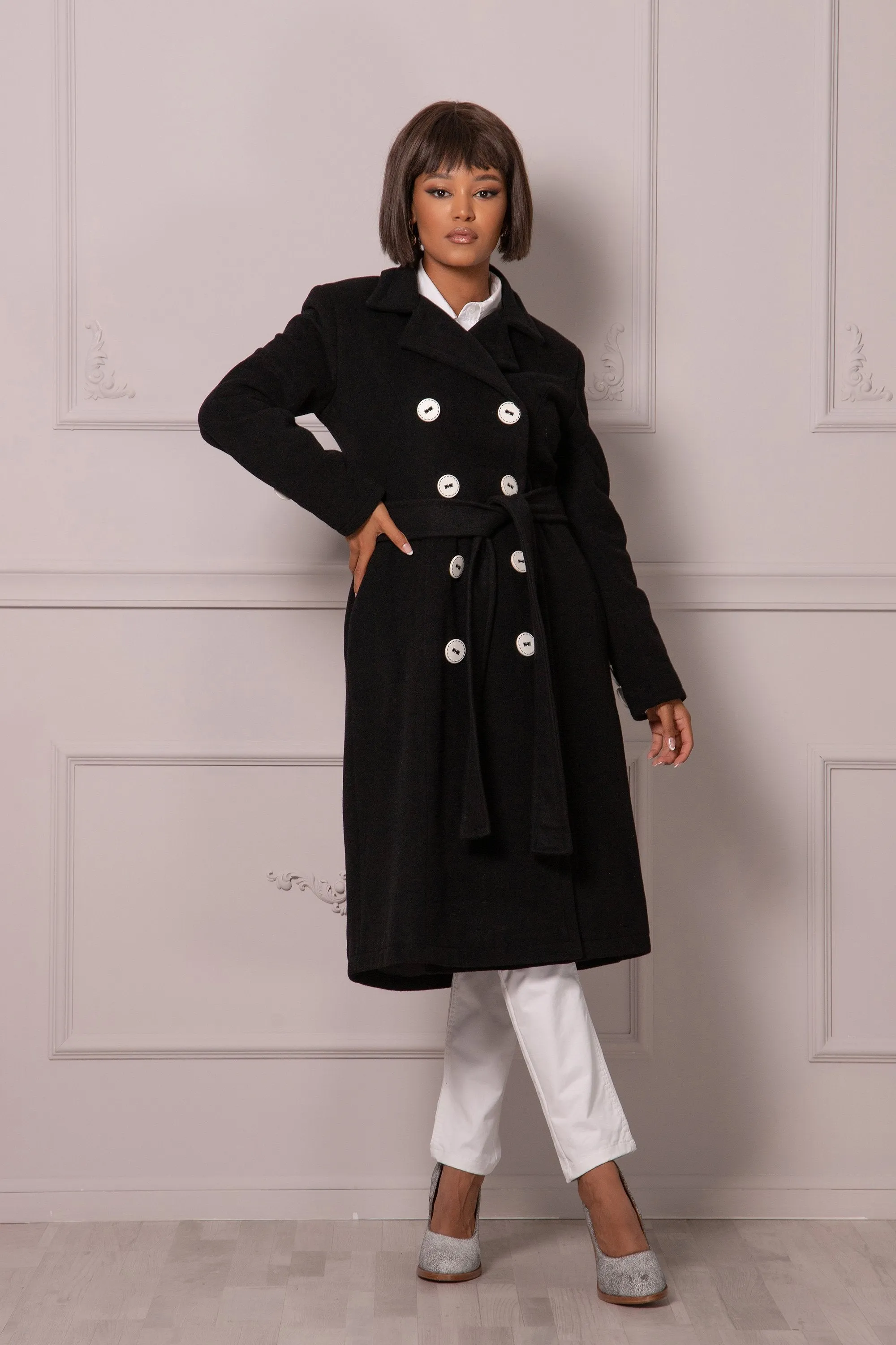 DOUBLE-BREASTED BLACK COAT