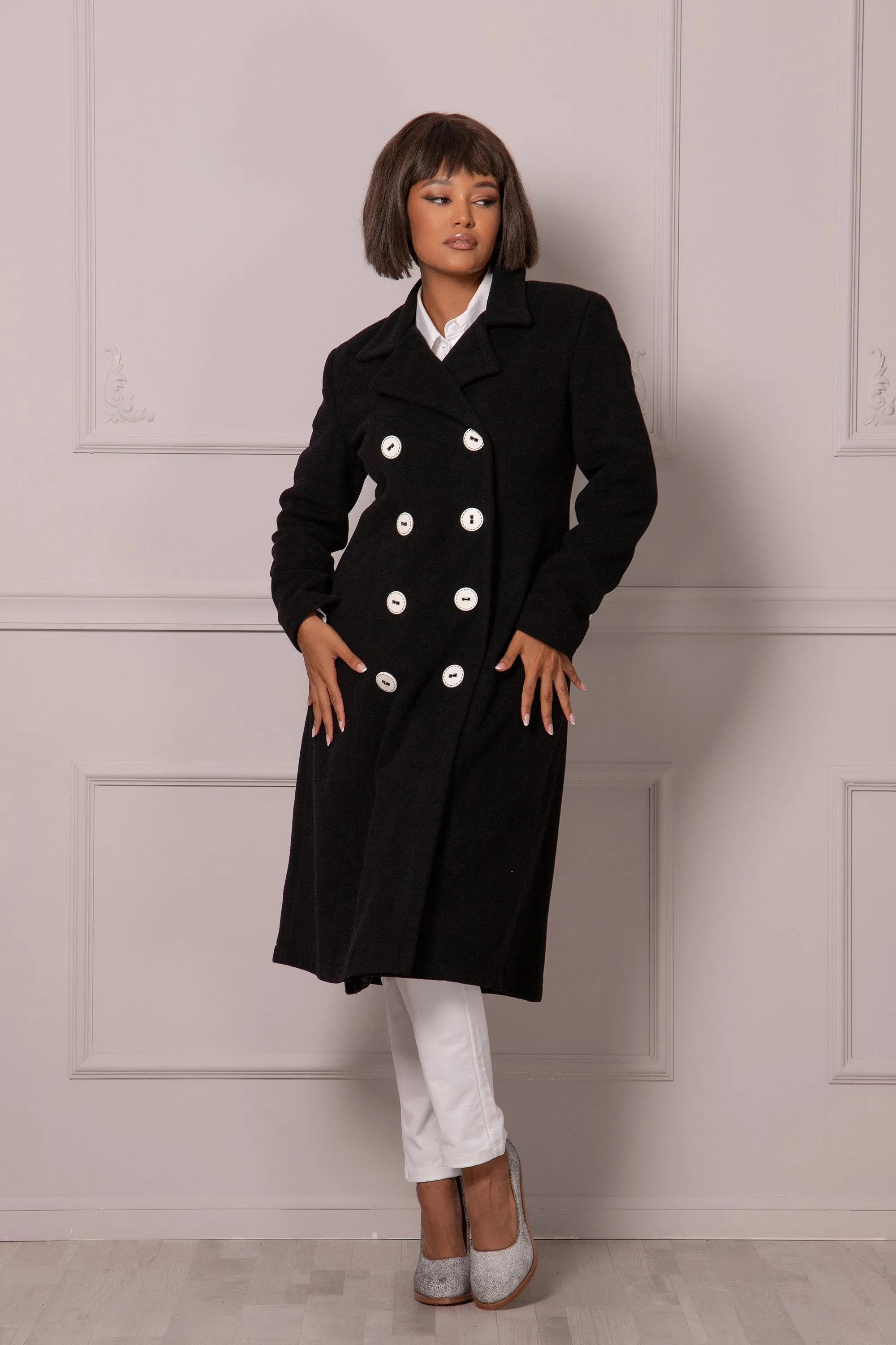 DOUBLE-BREASTED BLACK COAT