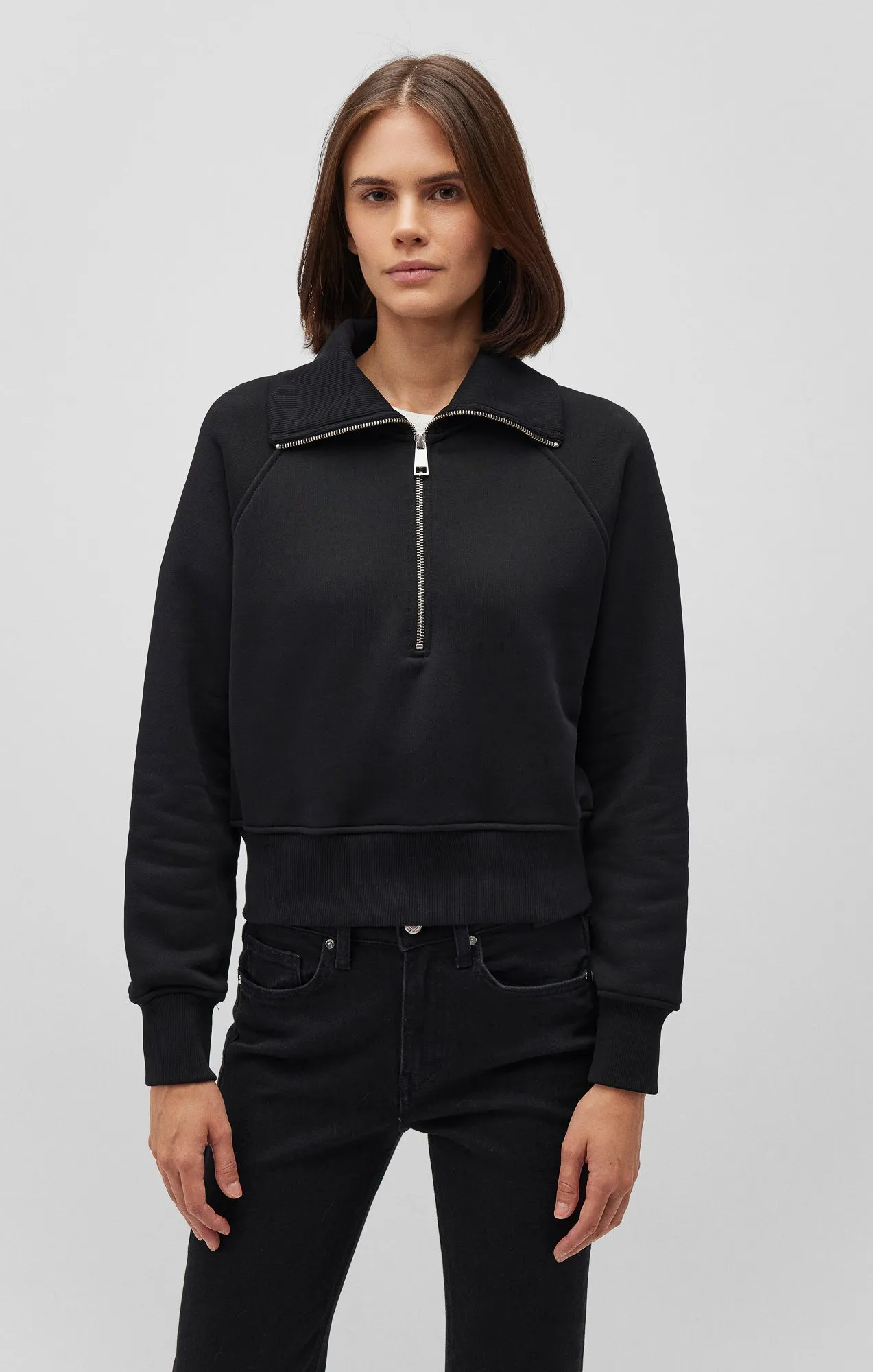 QUARTER ZIP SWEATSHIRT IN BLACK
