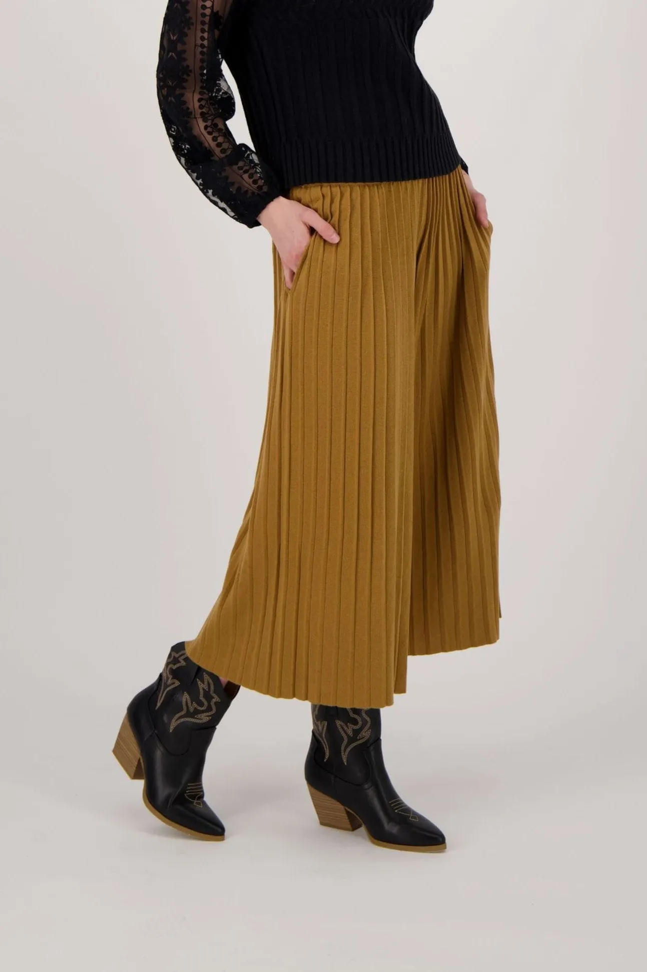 Ribbed Knit Culotte Pant