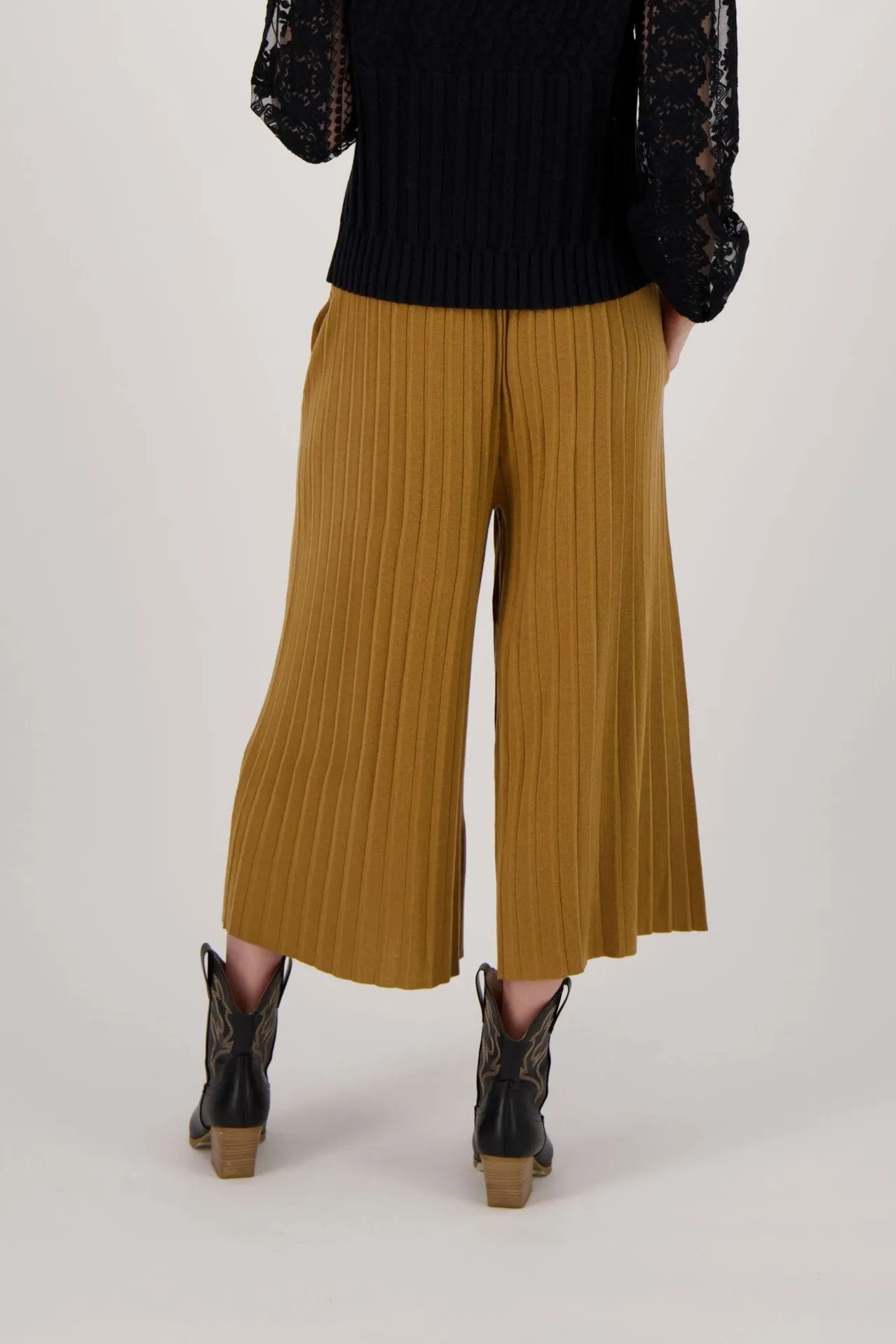 Ribbed Knit Culotte Pant