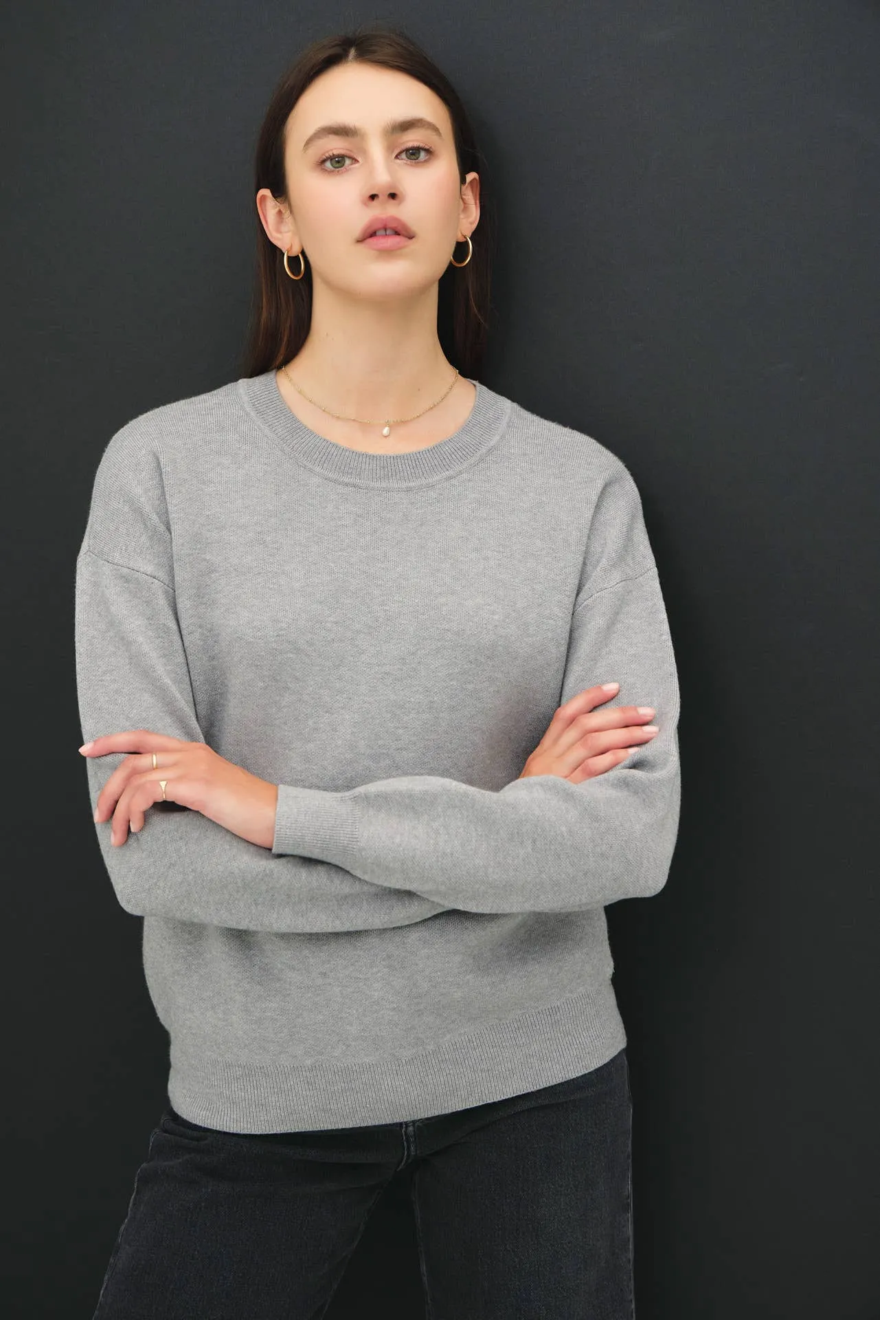 SOFT BASIC ROUND NECK SWEATER
