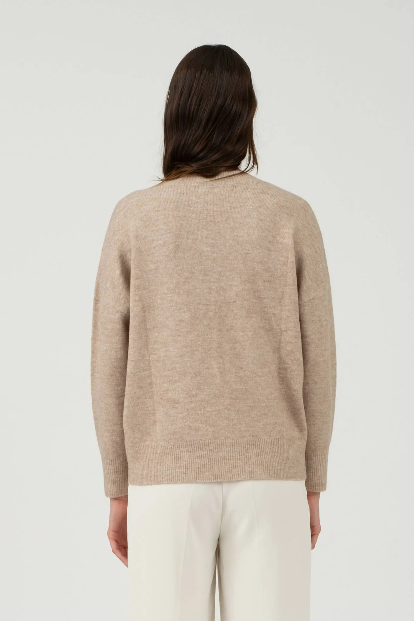 SOLID V NECK DROP SHOULDER KNIT SWEATER MEDIUM