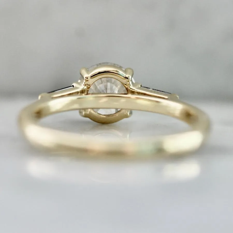 Star Fall Icy Round Brilliant Cut Diamond Ring