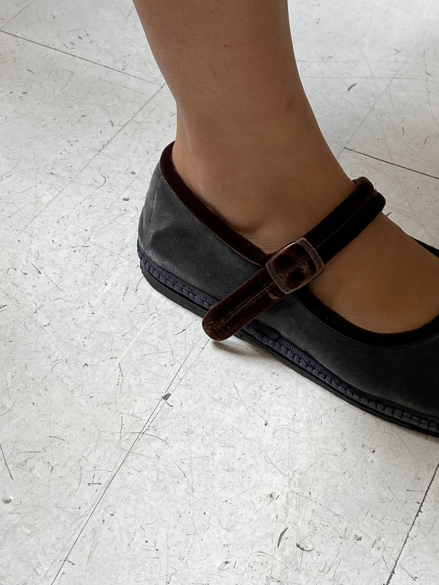 The Bébé Shoe - Velutto Antricite with Cioccolato Trim