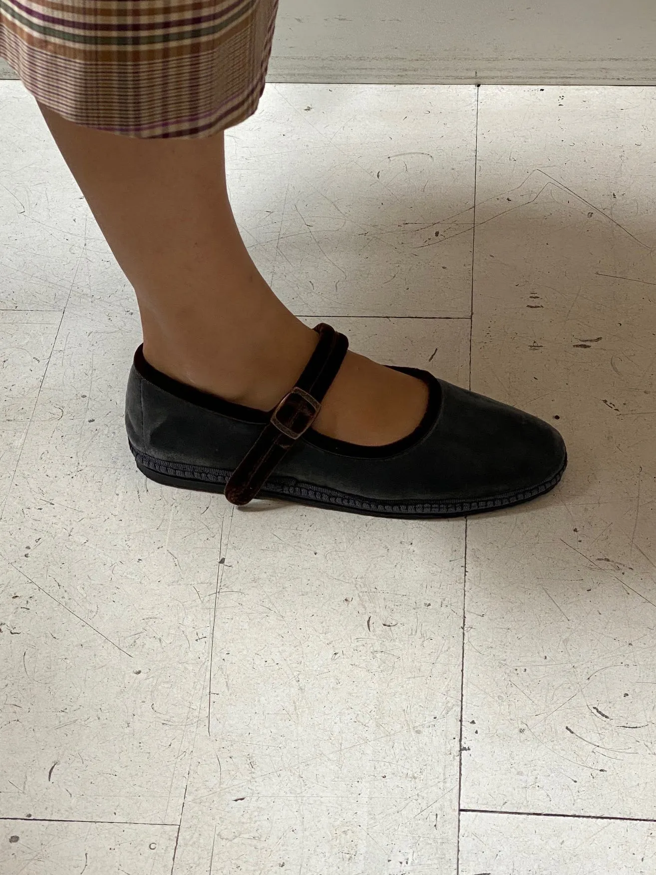 The Bébé Shoe - Velutto Antricite with Cioccolato Trim