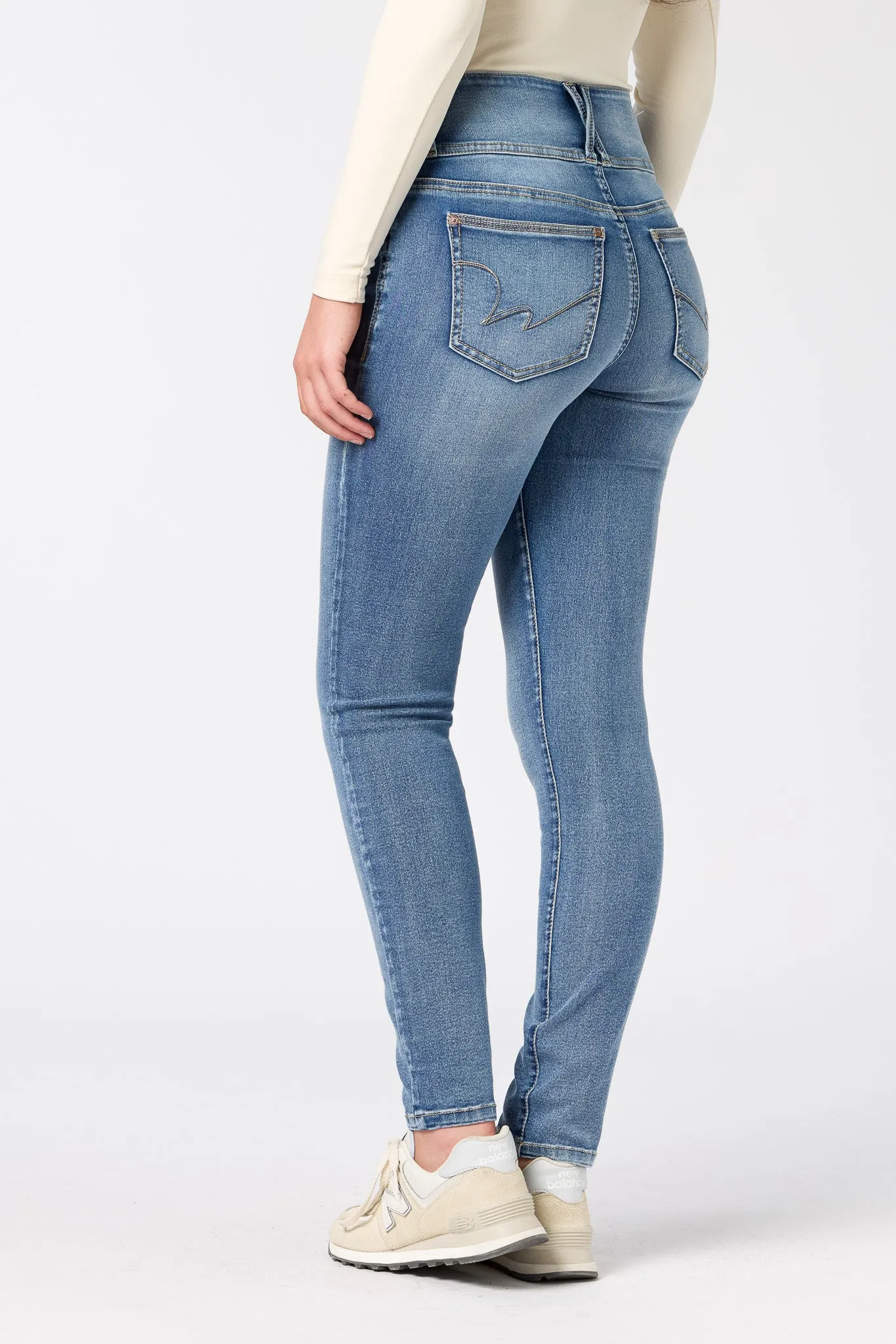 Wallflower Insta-Soft Mara Wash Jeggings