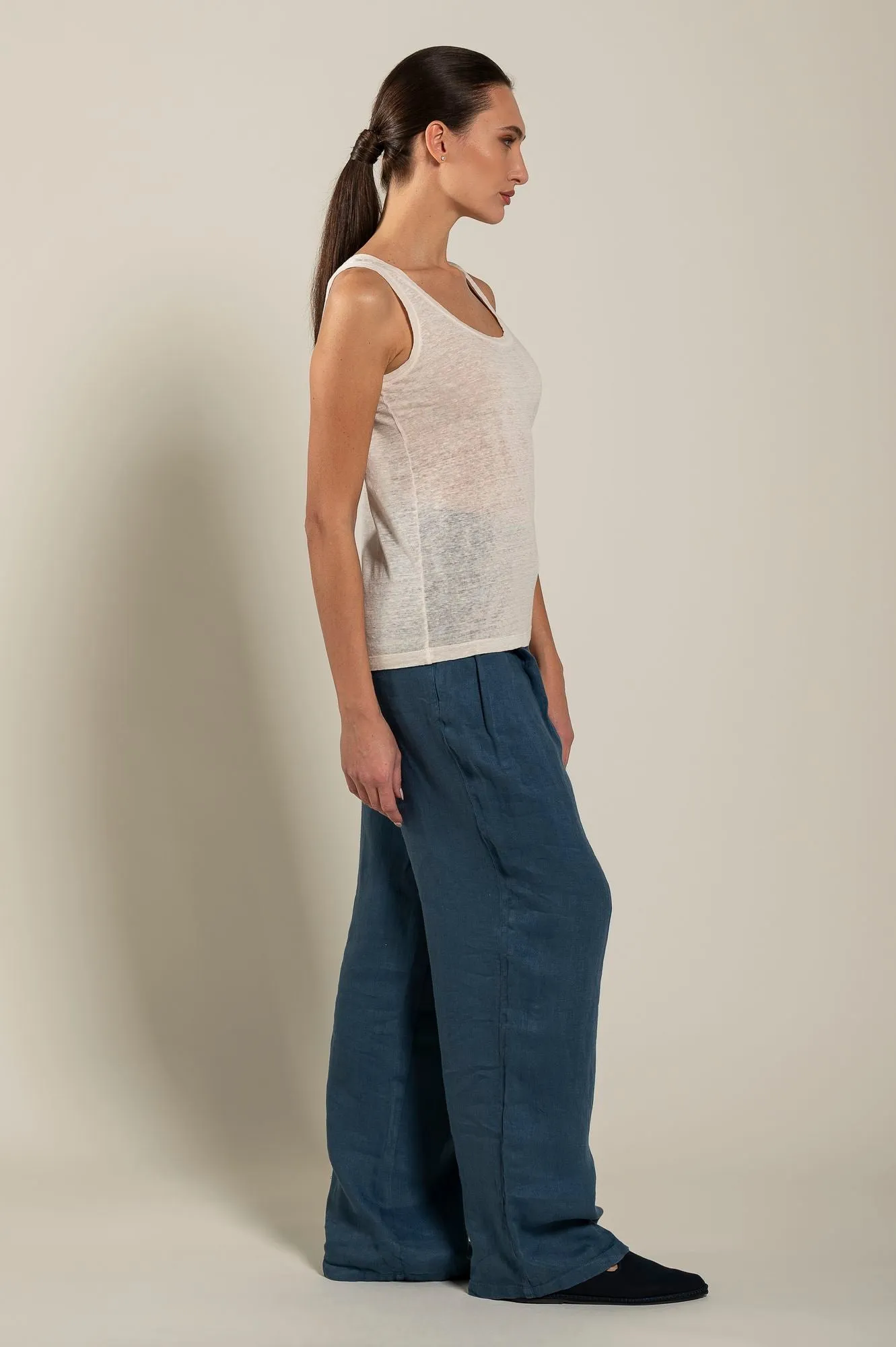 Woman Round Neck Tank Top