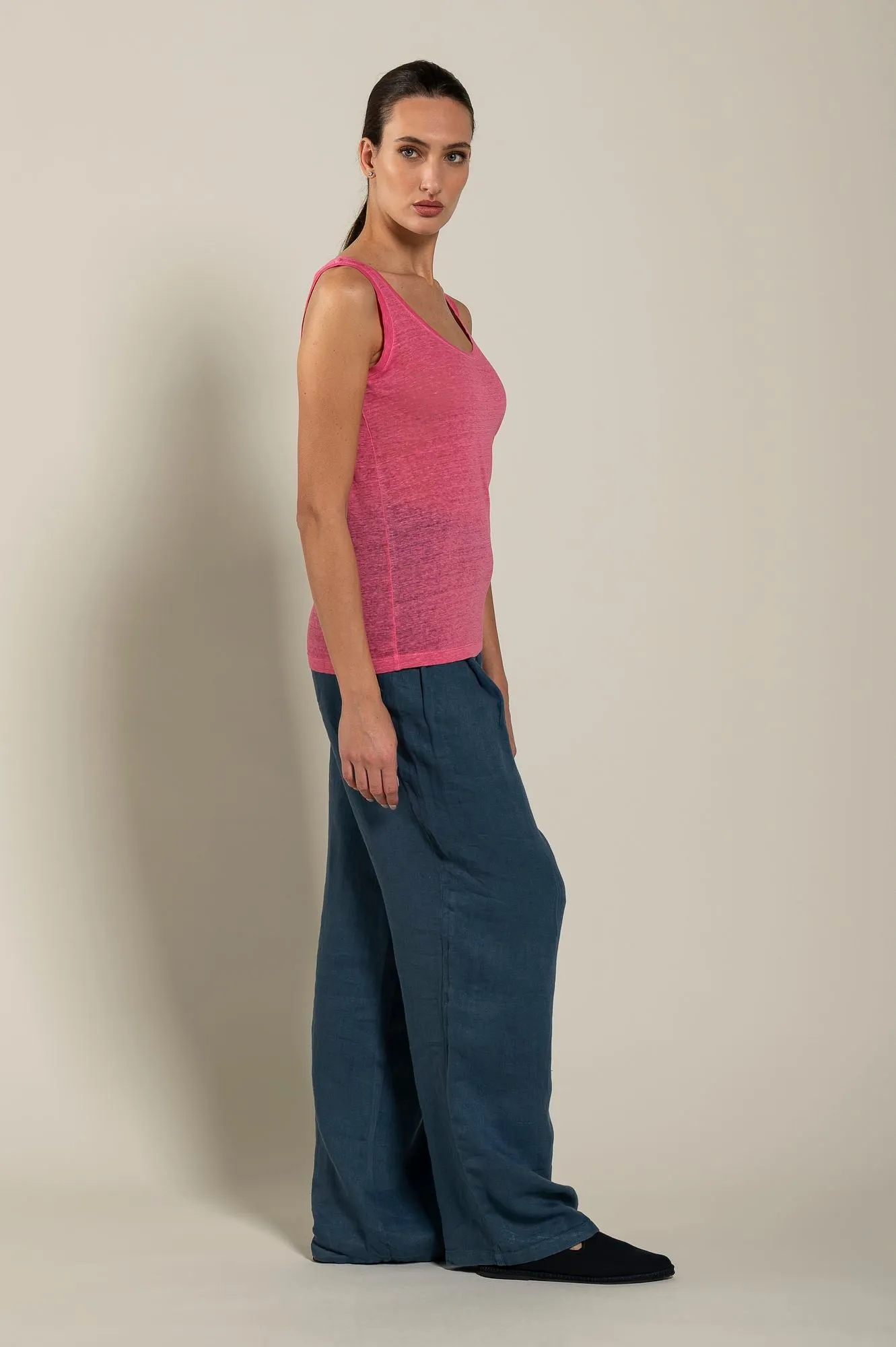 Woman Round Neck Tank Top