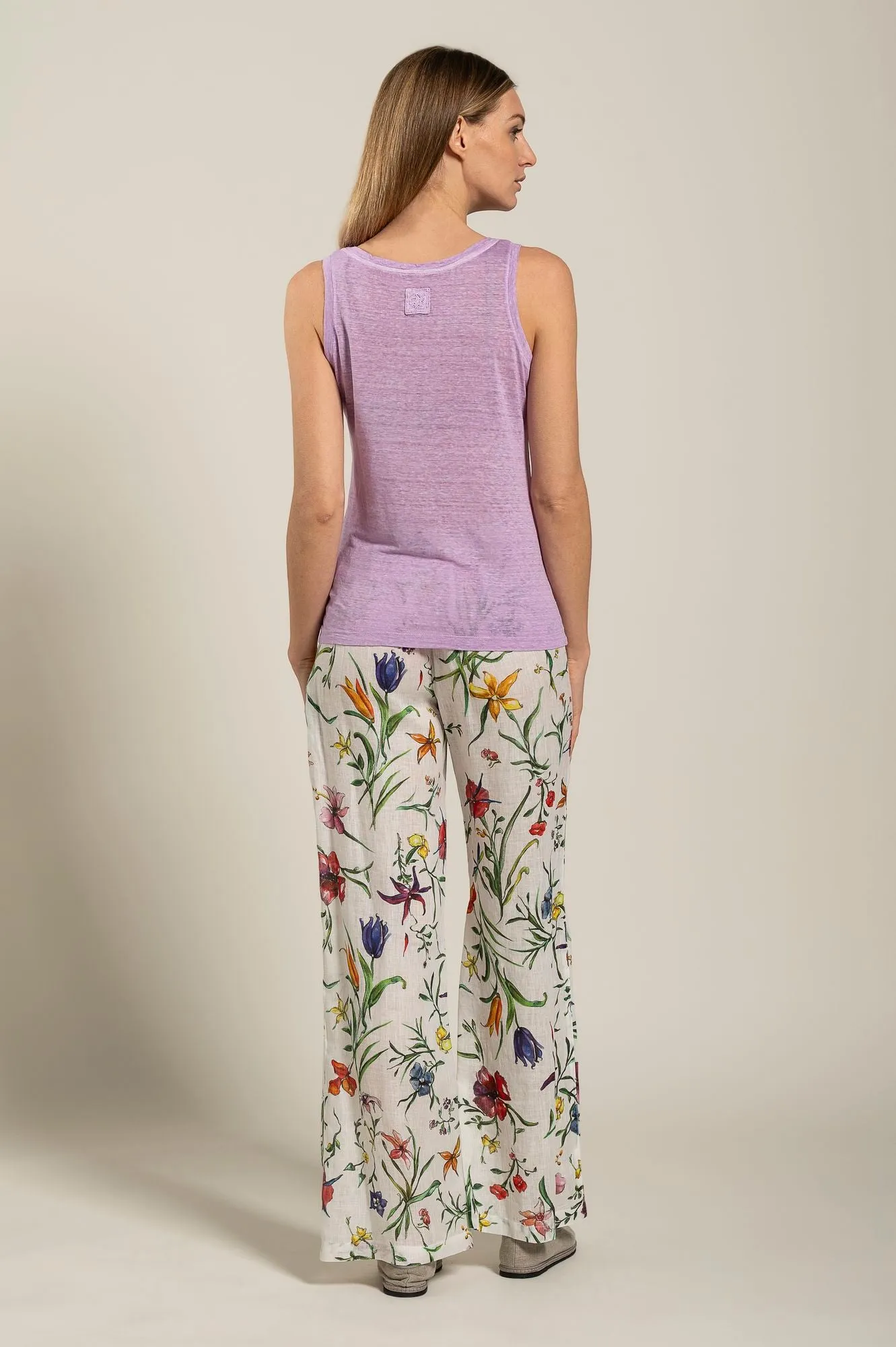 Woman Round Neck Tank Top