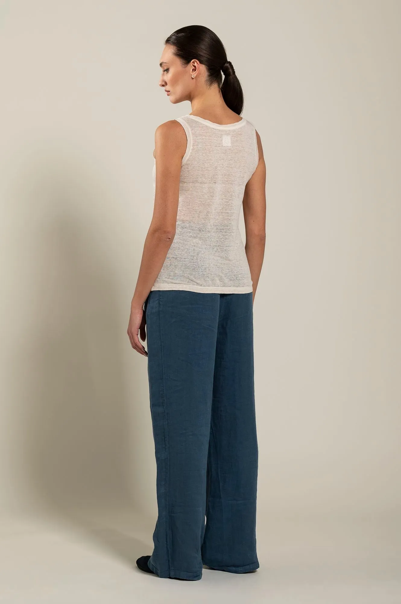 Woman Round Neck Tank Top