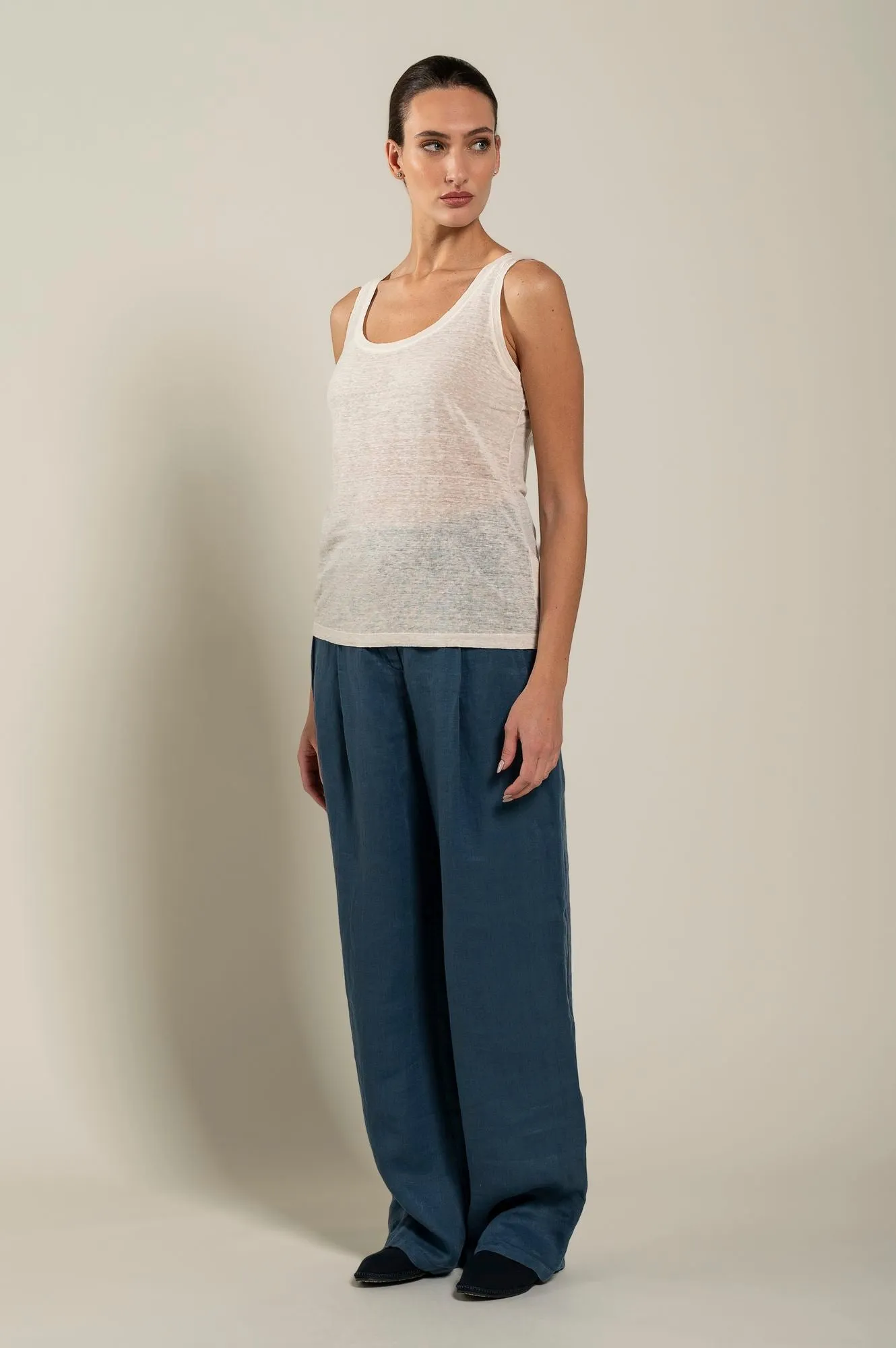 Woman Round Neck Tank Top