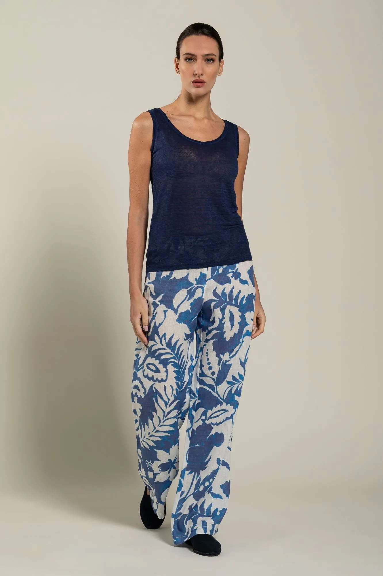 Woman Round Neck Tank Top