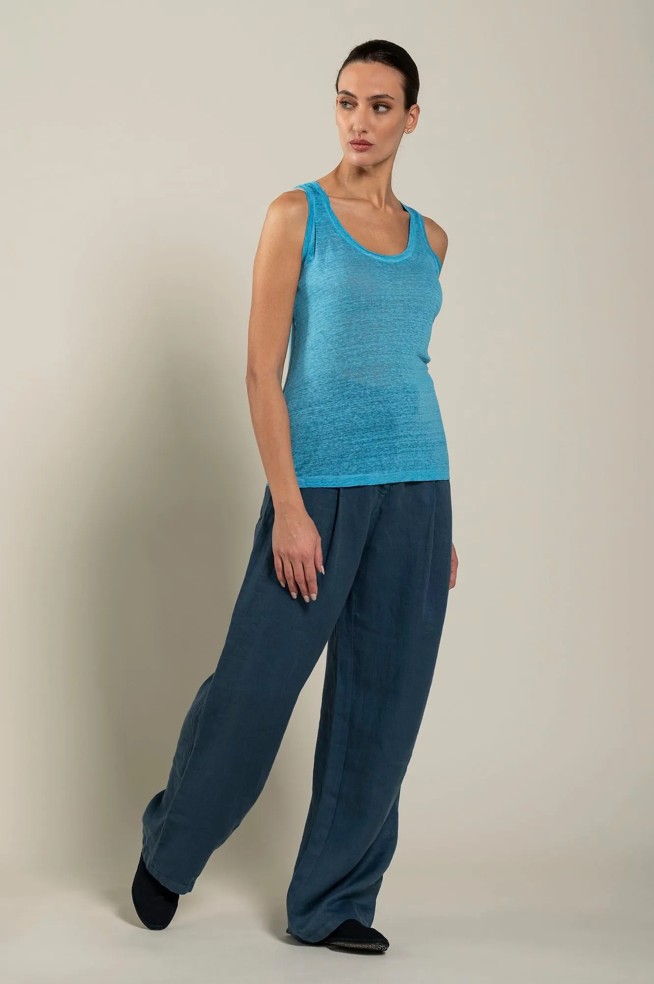 Woman Round Neck Tank Top