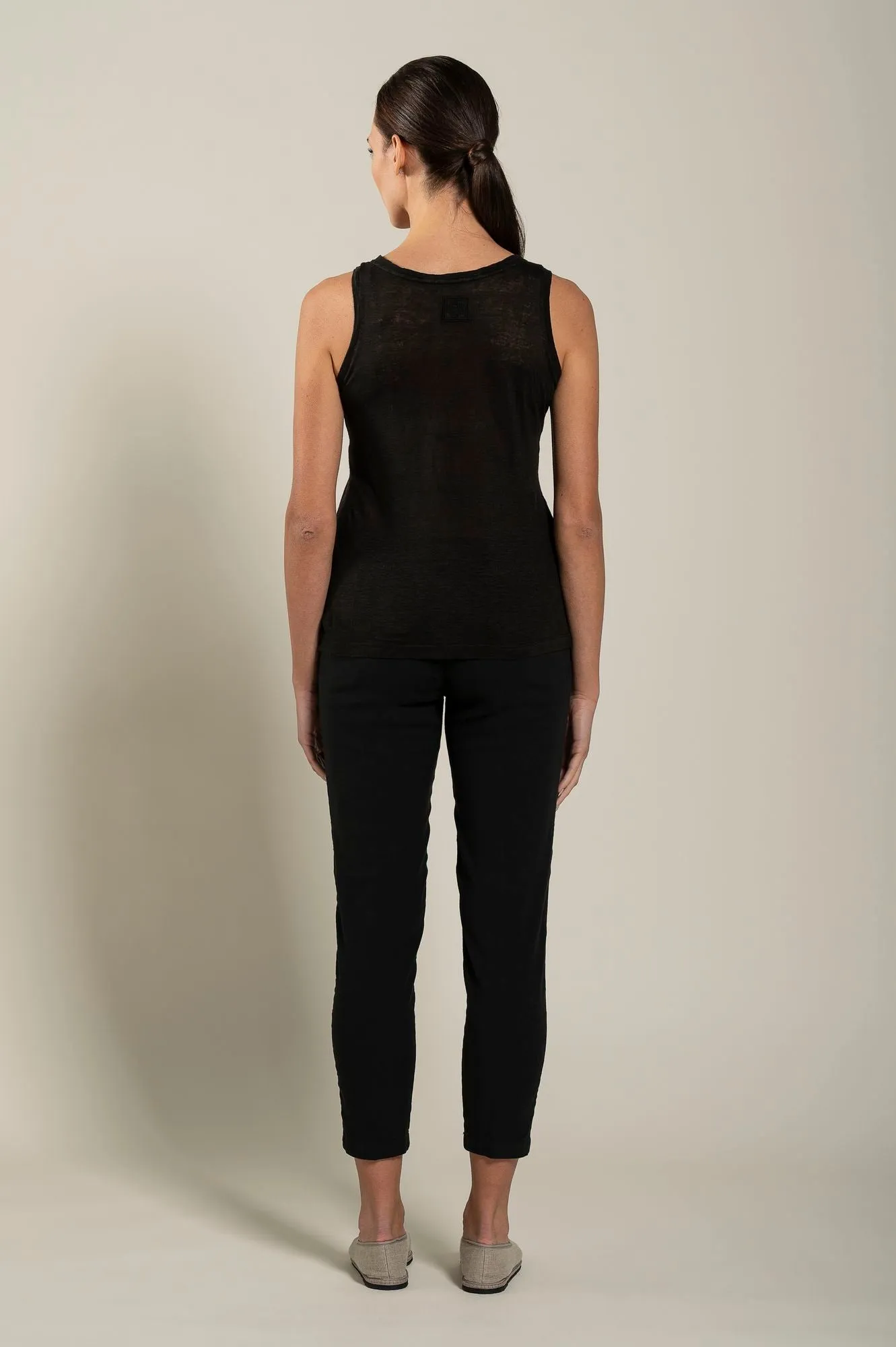 Woman Round Neck Tank Top