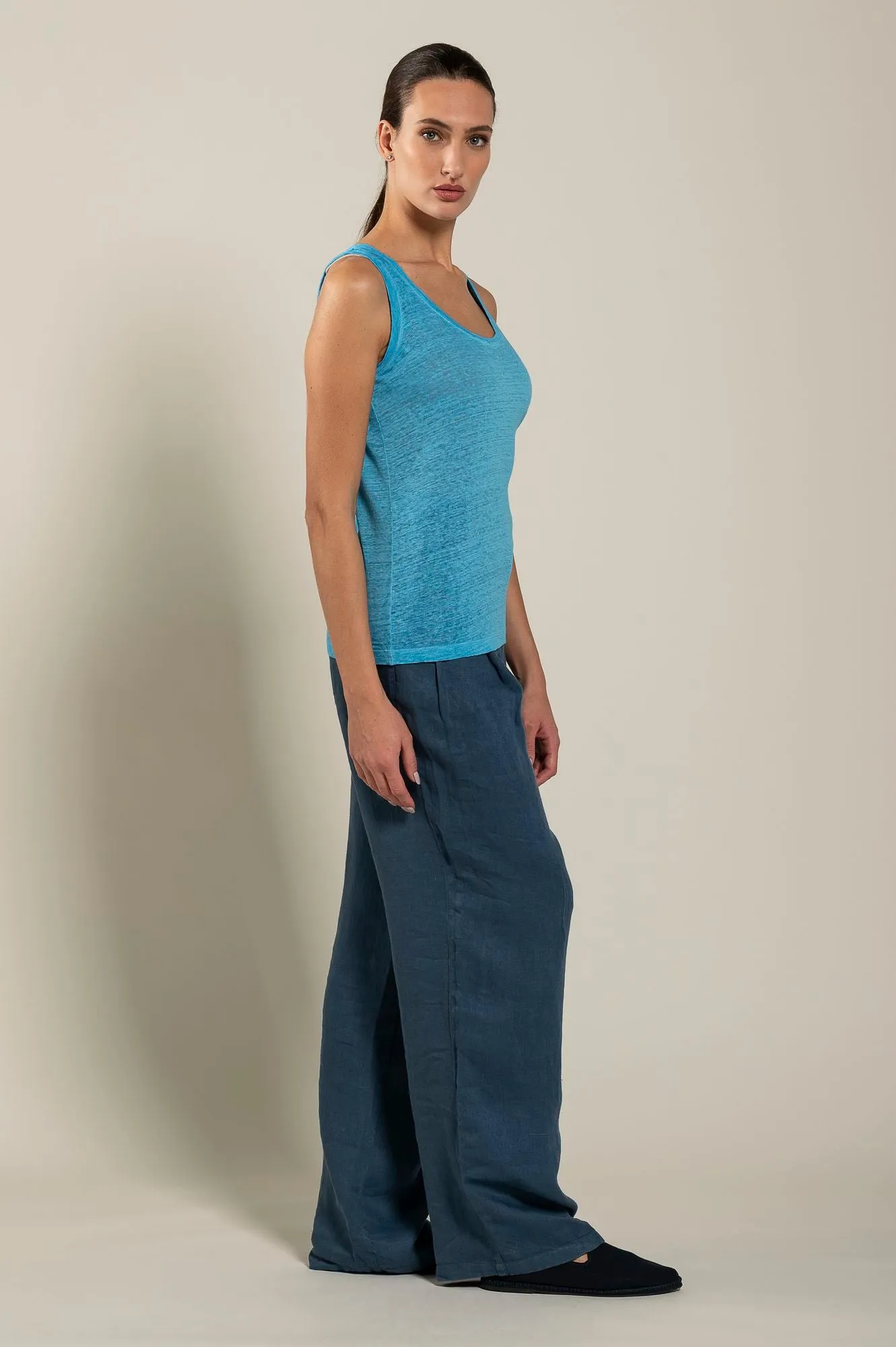 Woman Round Neck Tank Top